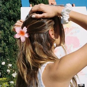 NWOT Emi Jay 🌺 SUPER BLOOM CLIP IN GUAVA